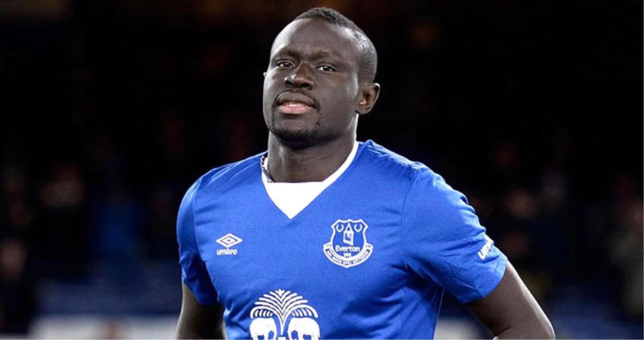 Everton Taraftarı Oumar Niasse İçin Ayağa Kalktı