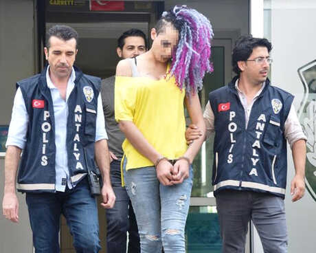 Fuhuş Pazarlığı Yaptığı Genci Pencereden Attığı İddia Edilen Travesti Tutuklandı