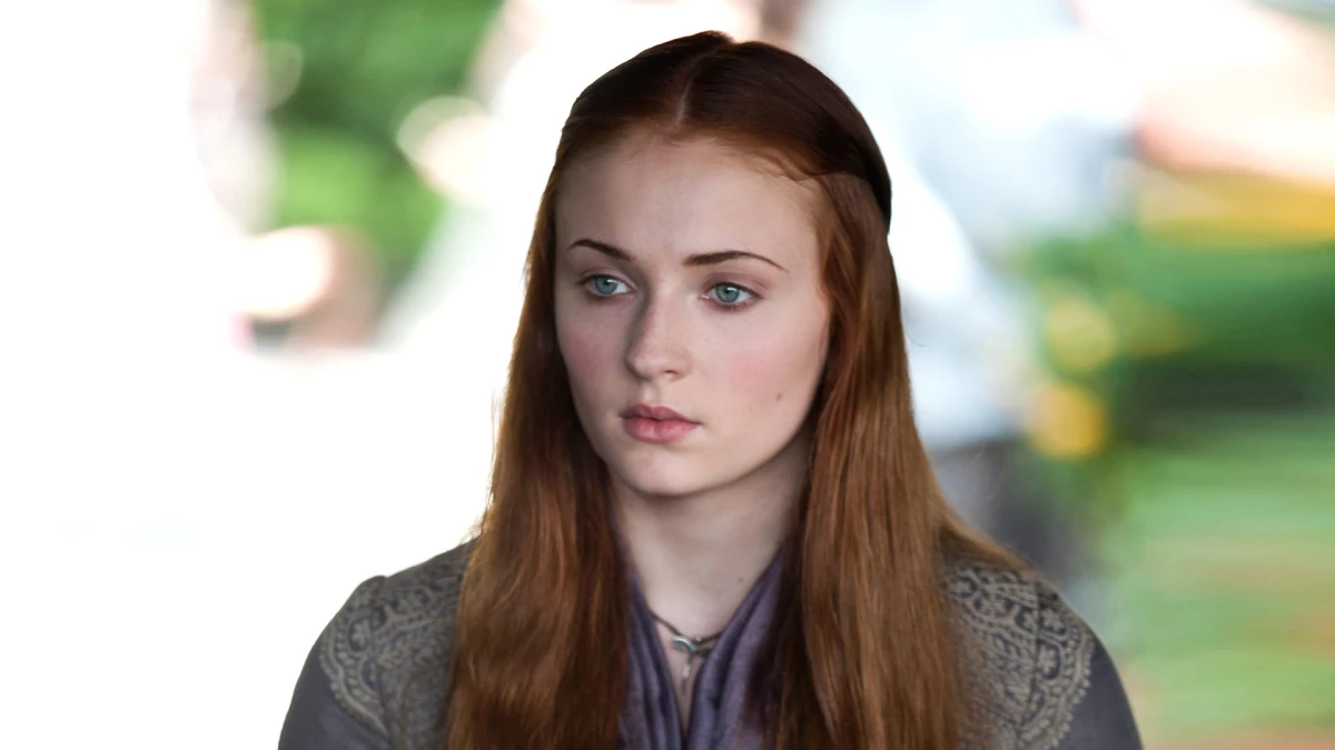 Game of Thrones\'un Sansa\'sı Periyodik Döneme Yenildi, Sokak Ortasında Ağlama Krizine Girdi