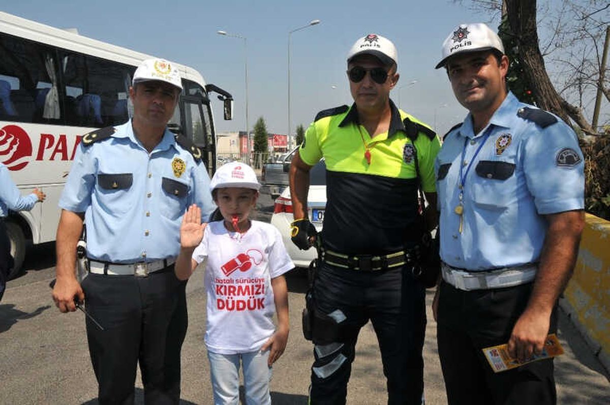 Hatalı Sürücüleri Kırmızı Düdükle Uyaracaklar