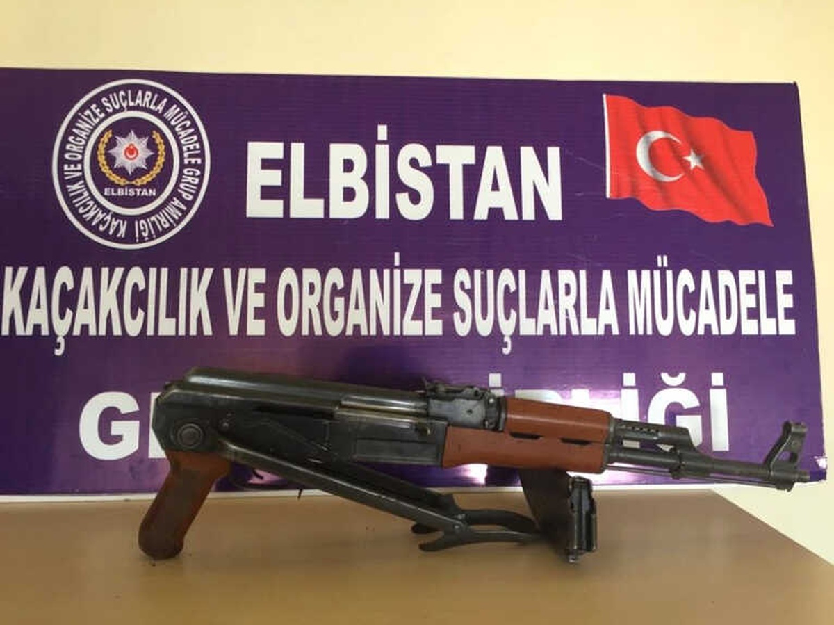 Kahramanmaraş\'ta Tavuk Kümesinden Kaleşnikof Çıktı