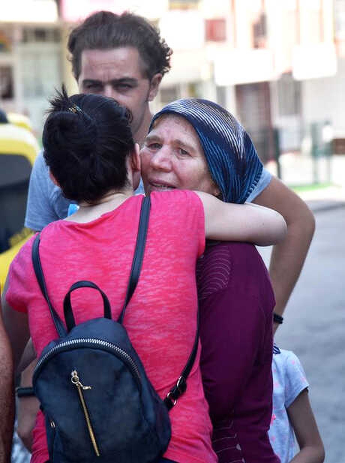 Kolundaki Bilezikleri Çalınan Kadının Gözyaşları