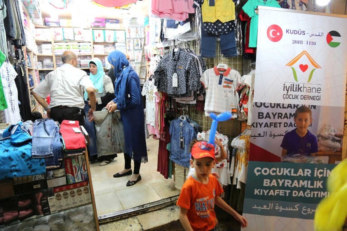 Kudüslü Çocuklar Bayramlıklarına Kavuştu