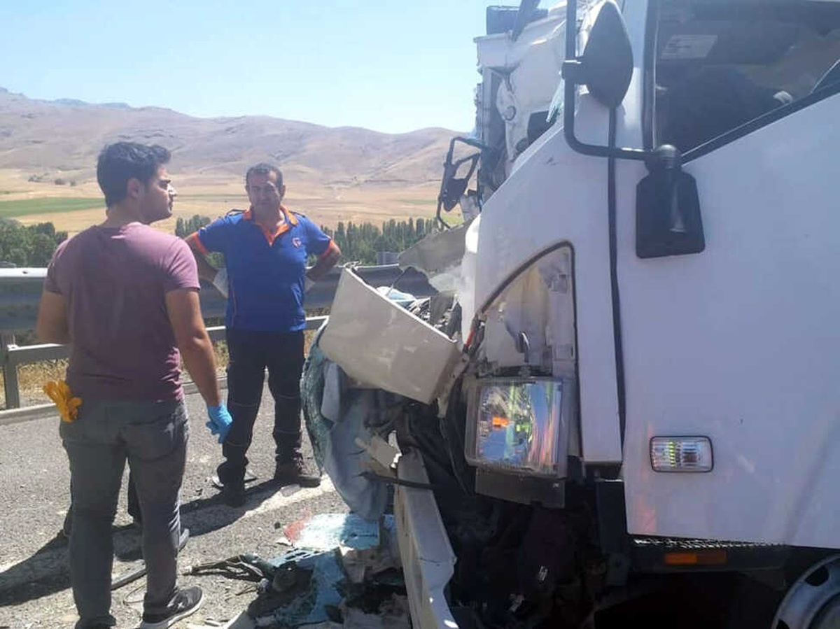 Niğde\'de Trafik Kazası: 1 Çocuk Öldü, 1 Yaralı