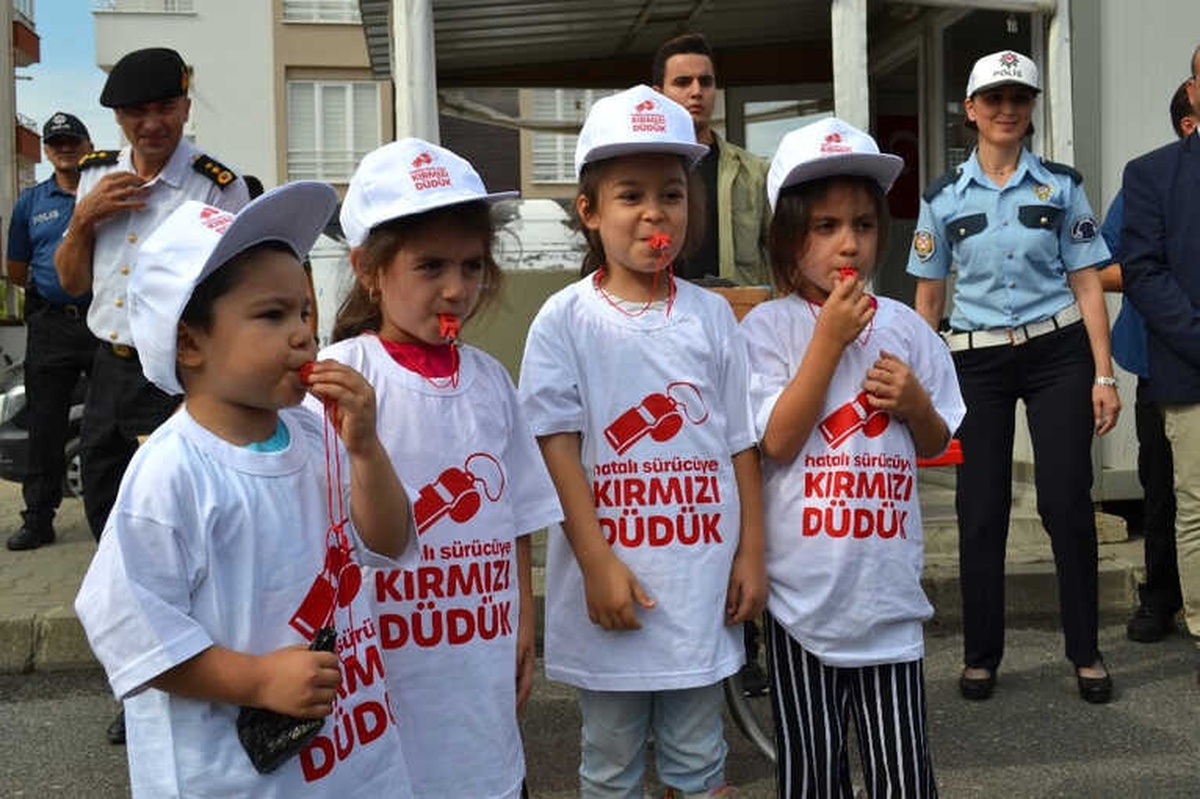Ordu\'da \'Hatalı Sürücüye Kırmızı Düdük\' Uygulaması Başladı
