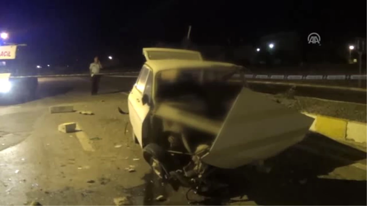 Refüje Çarpan Otomobilin Sürücüsü Öldü