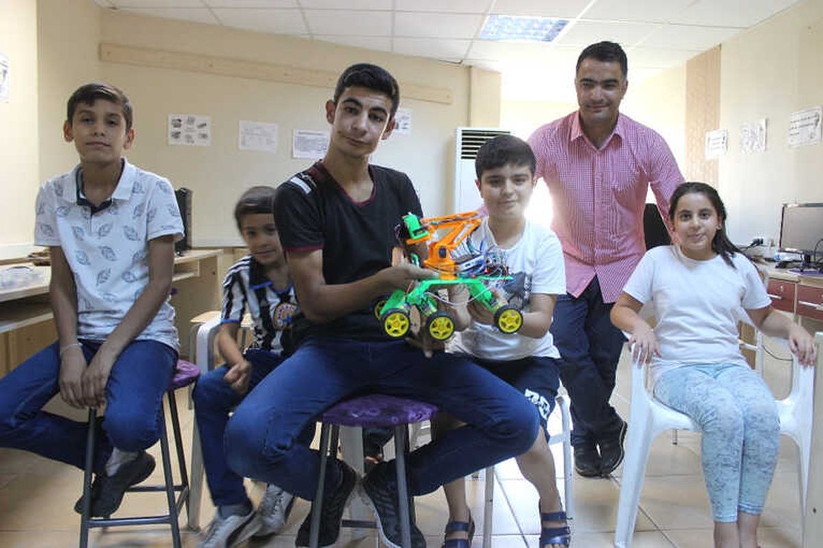 Sesli Komut ile Hareket Eden Robot Ürettiler