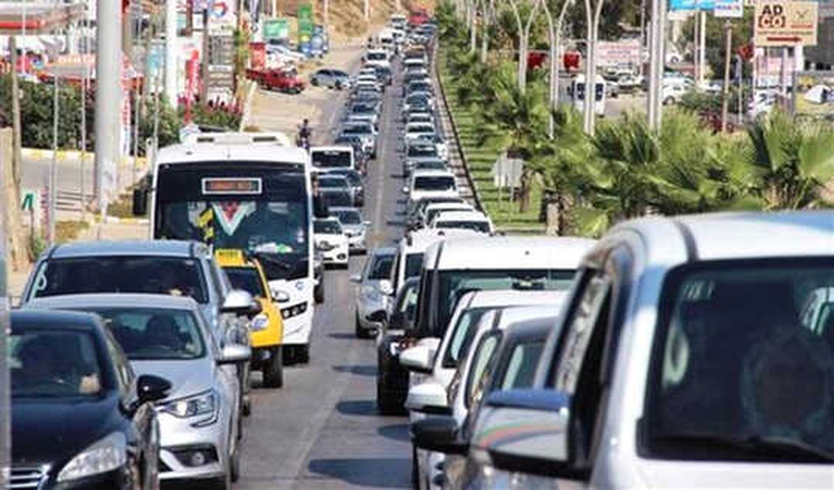 Tatil Beldesinde Kilometrelerce Araç Kuyruğu