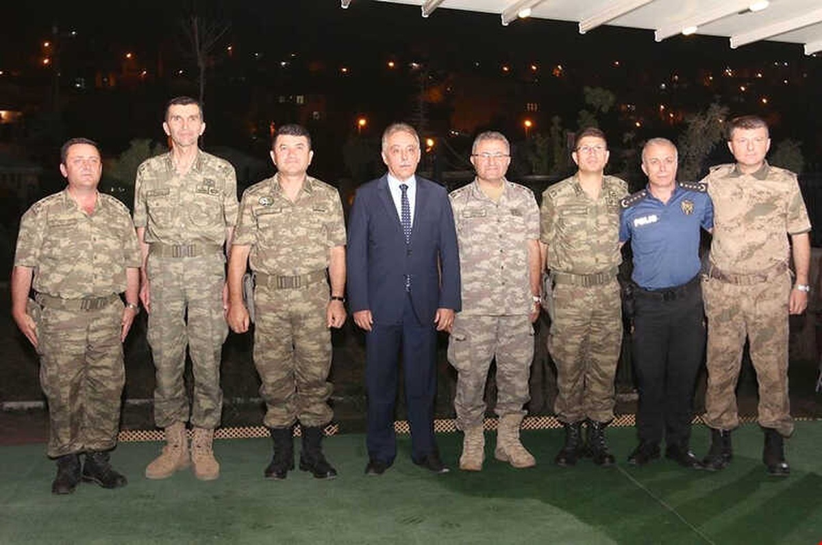 Tayinleri Çıkan Komutanlar Onuruna Veda Yemeği Verildi