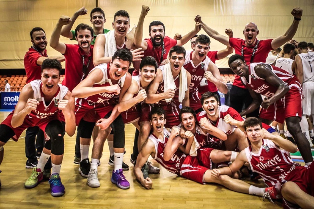 Yıldız Erkek Basketbol Milli Takımı Avrupa Üçüncüsü