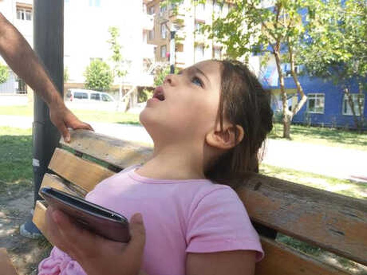 3 Yaşındaki Hira\'nın Sesinin Çaldılar