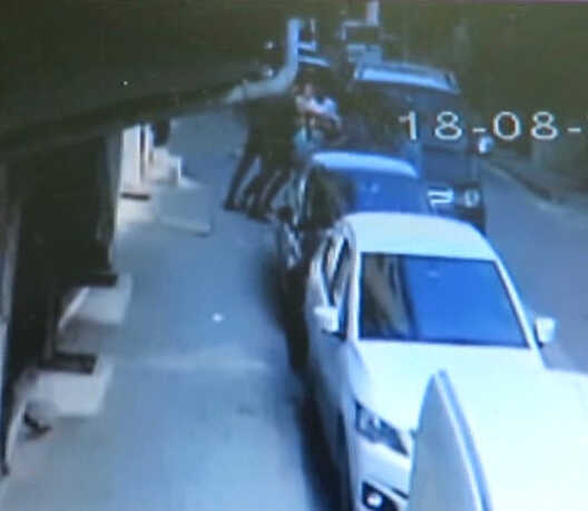 Avcılar\'da Sokak Ortasında Adamı Karga Tulumba Araca Bindirip Kaçırdılar