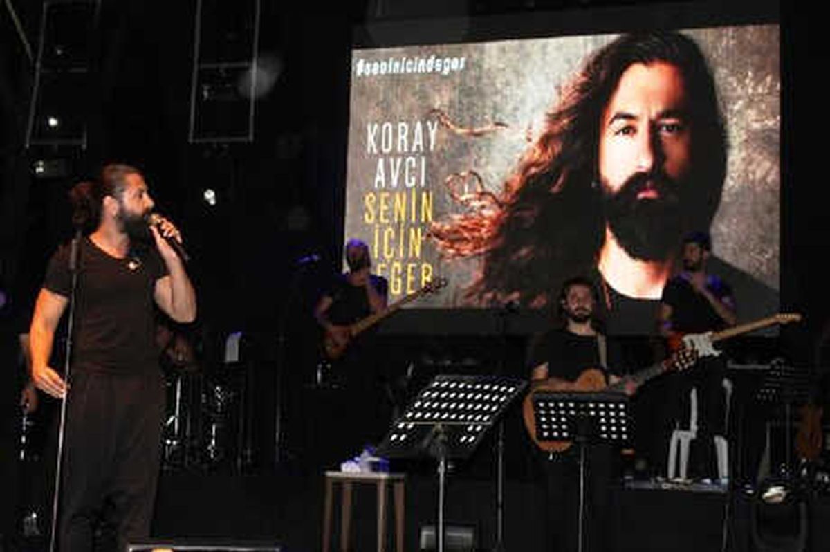 Ayvalık\'ta Koray Avcı Coşkusu