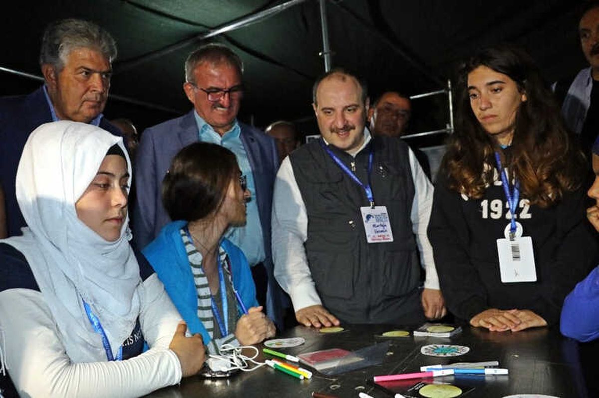 Bakan Varank: "Gençlere Bilimi Sevdirmeye Çalışacağız"