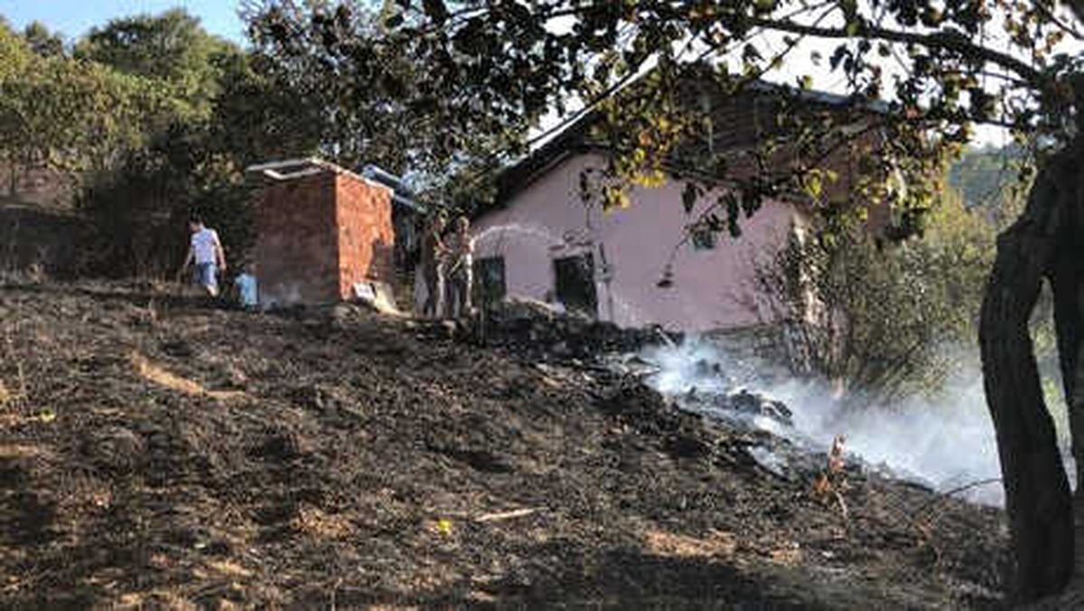 Bursa\'da Evlere Ulaşan Orman Yangını Söndürüldü