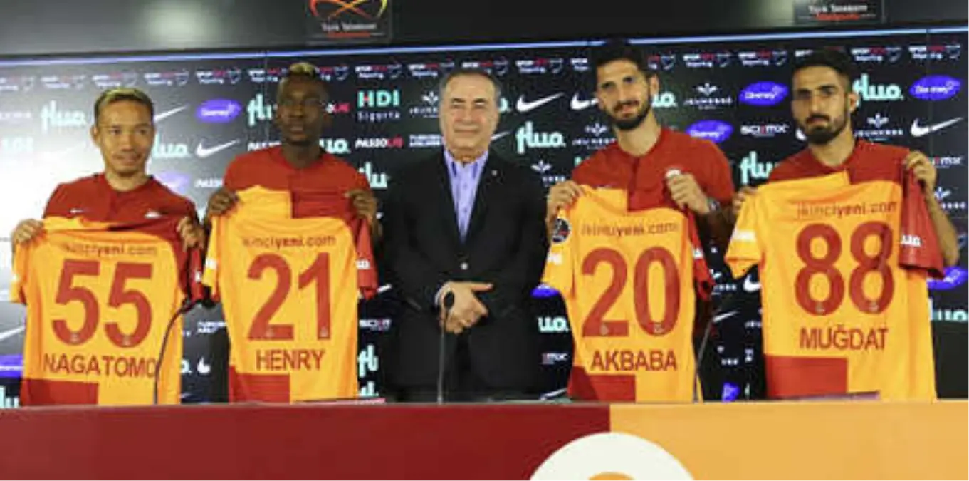 Galatasaray\'da İmza Şov!