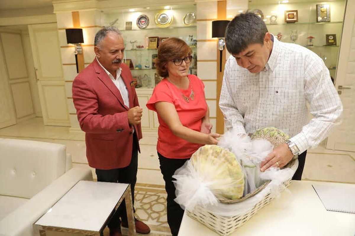 Hobi Bahçesi Birincisinden Başkan Türel\'e Ziyaret