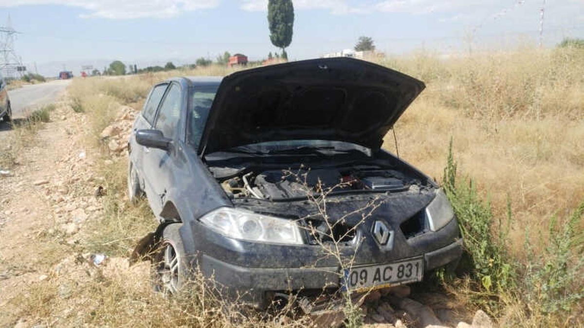 Kontrolden Çıkan Otomobil Şarampole Yuvarlandı: 5\'i Çocuk 10 Yaralı