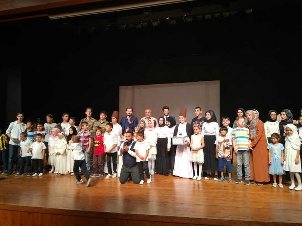 Kur\'an Kursu Öğrencilerinden Ömer Halisdemir Konulu Tiyatro Oyunu