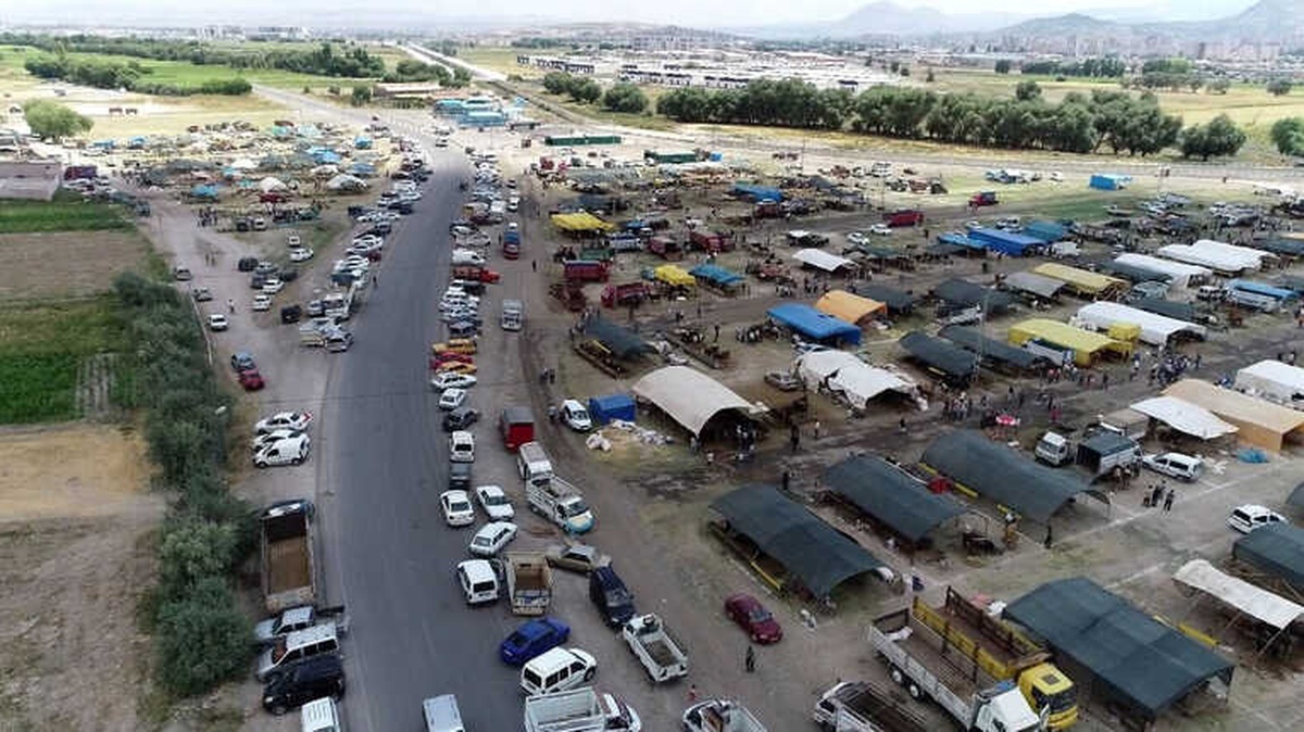 Kurban Pazarındaki Hareketlilik Havadan Görüntülendi