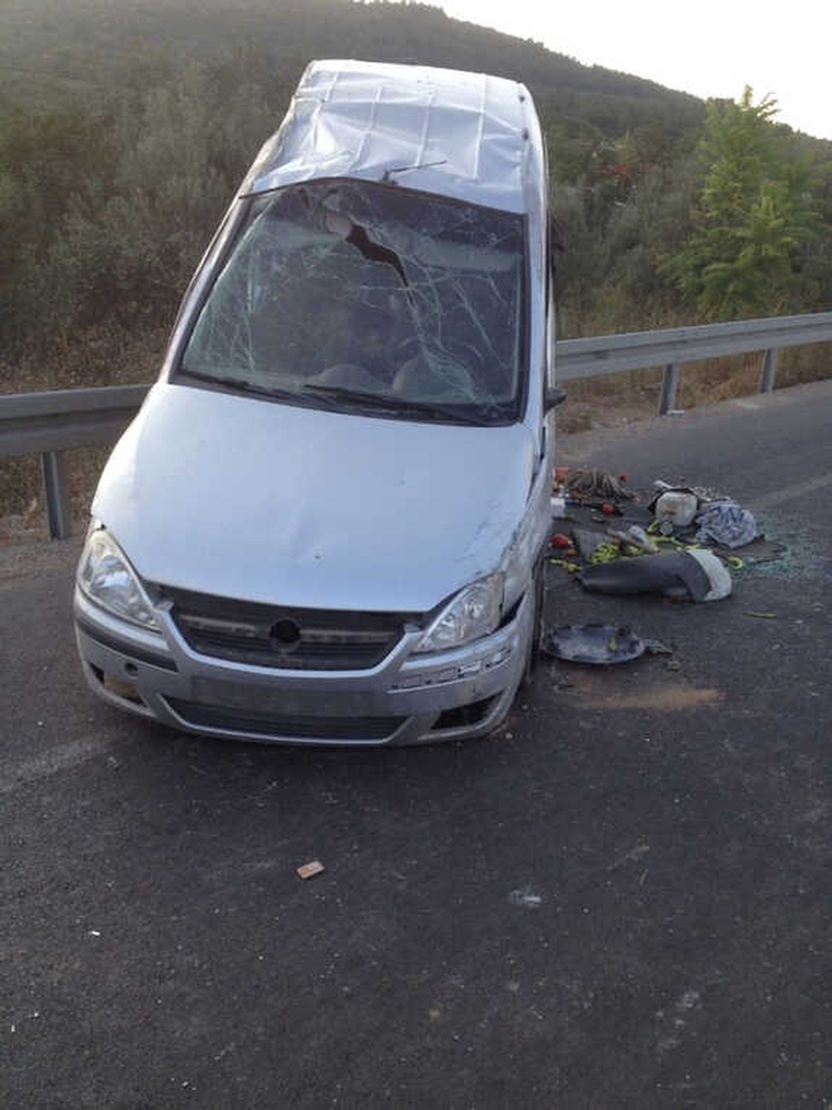 Manisa\'da Otomobil Bariyerlere Çarptı: 1 Ölü