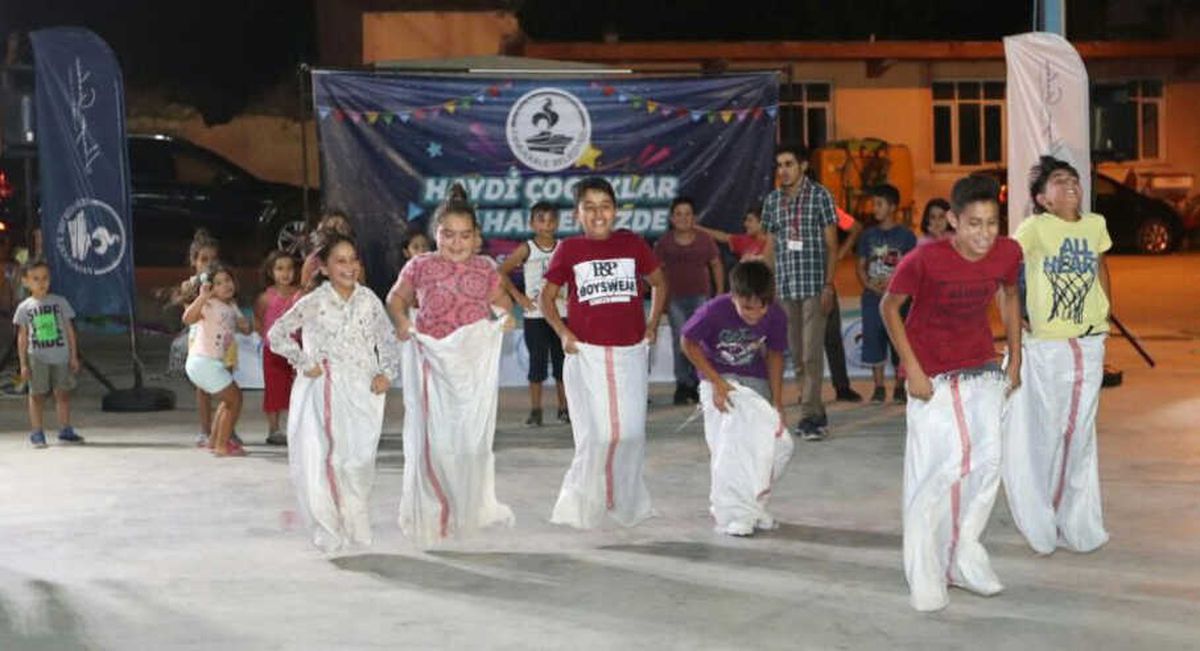 Pamukkale\'de Çocuklara Bayram Şenliği