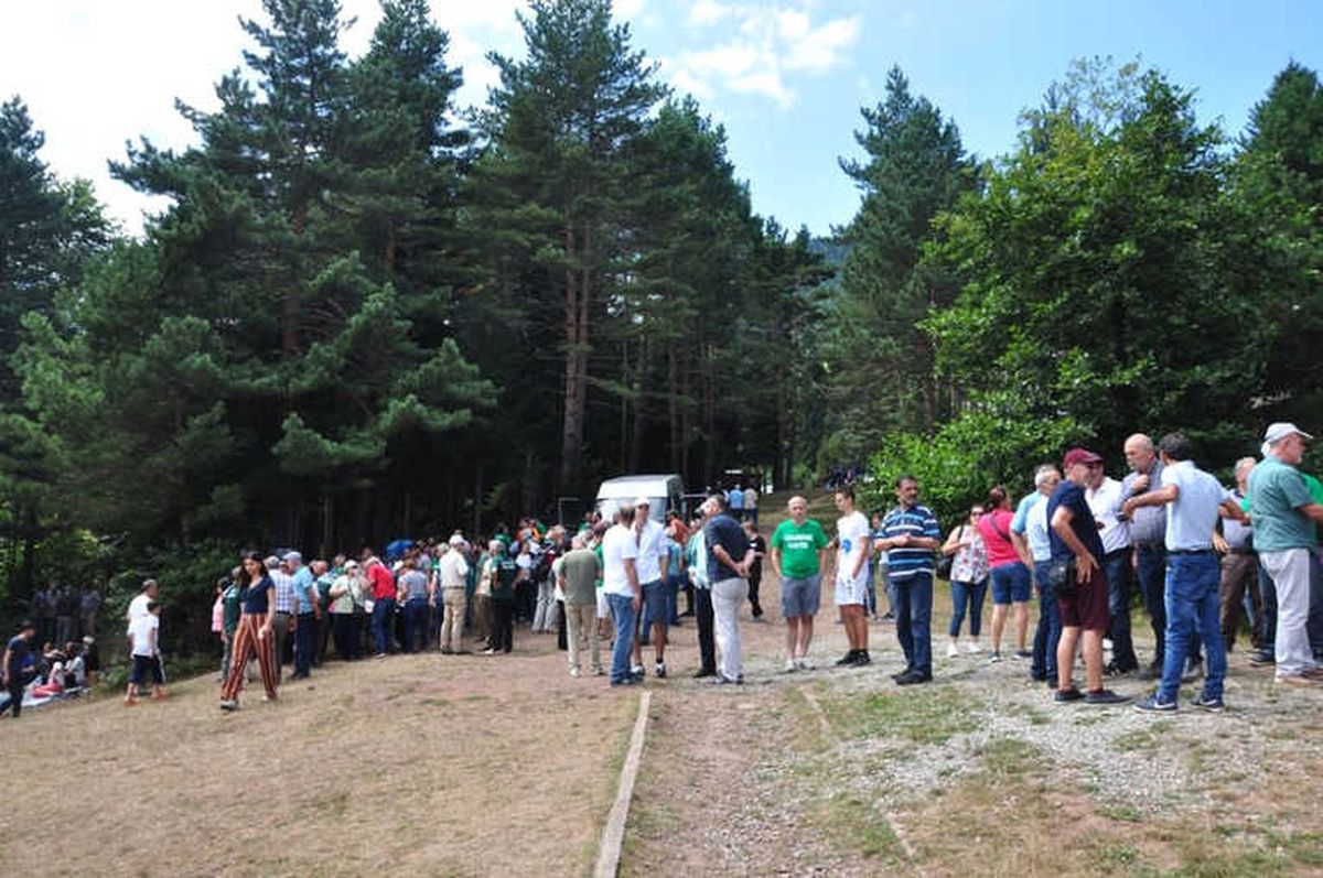 Protesto İçin Gittiler Piknik Yaptılar