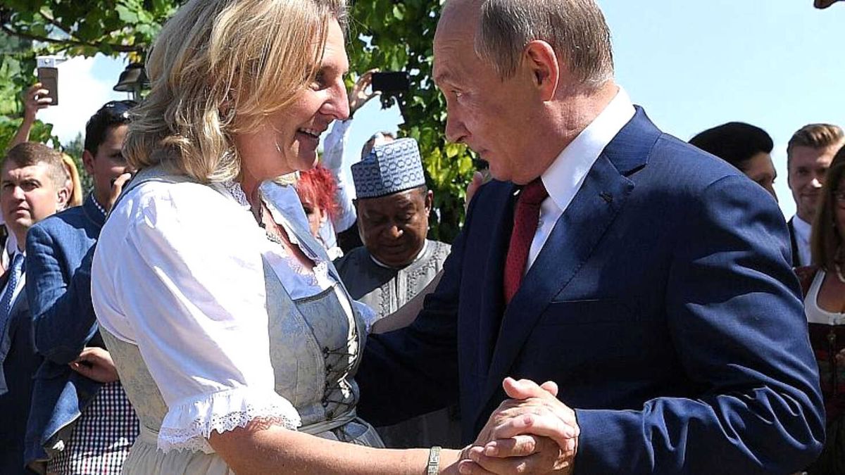 Putin, Avusturya Dışişleri Bakanı ile Dans Etti