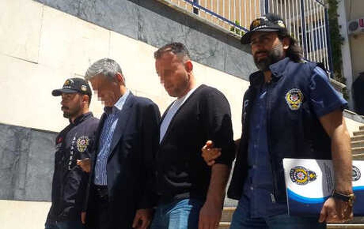 Sahte Polisler Şantajdan Tutuklandı