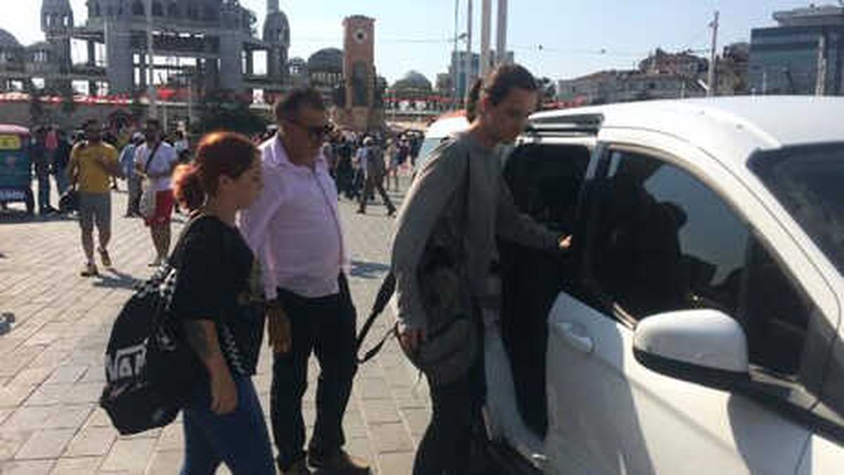 Taksim\'de Duygu Sömürüsüne Gözaltı