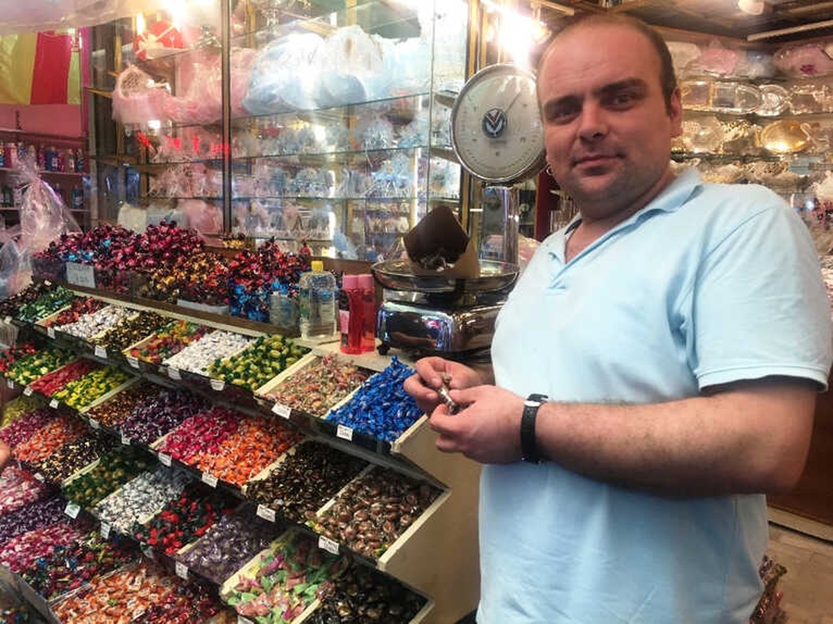 Tarihi Kemeraltı Çarşısı\'nda Bayram Hareketliliği