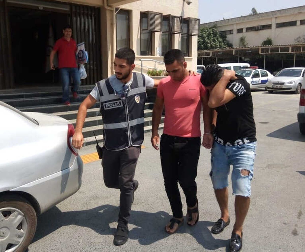 Tarsus\'ta Evlerin Kapı Kilidini Kırarak, Hırsızlık Yapan 2 Kişi Tutuklandı