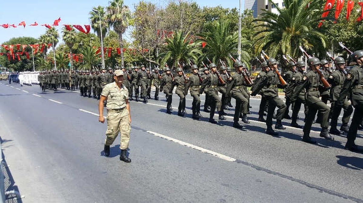 Vatan Caddesi\'nde 30 Ağustos Provası