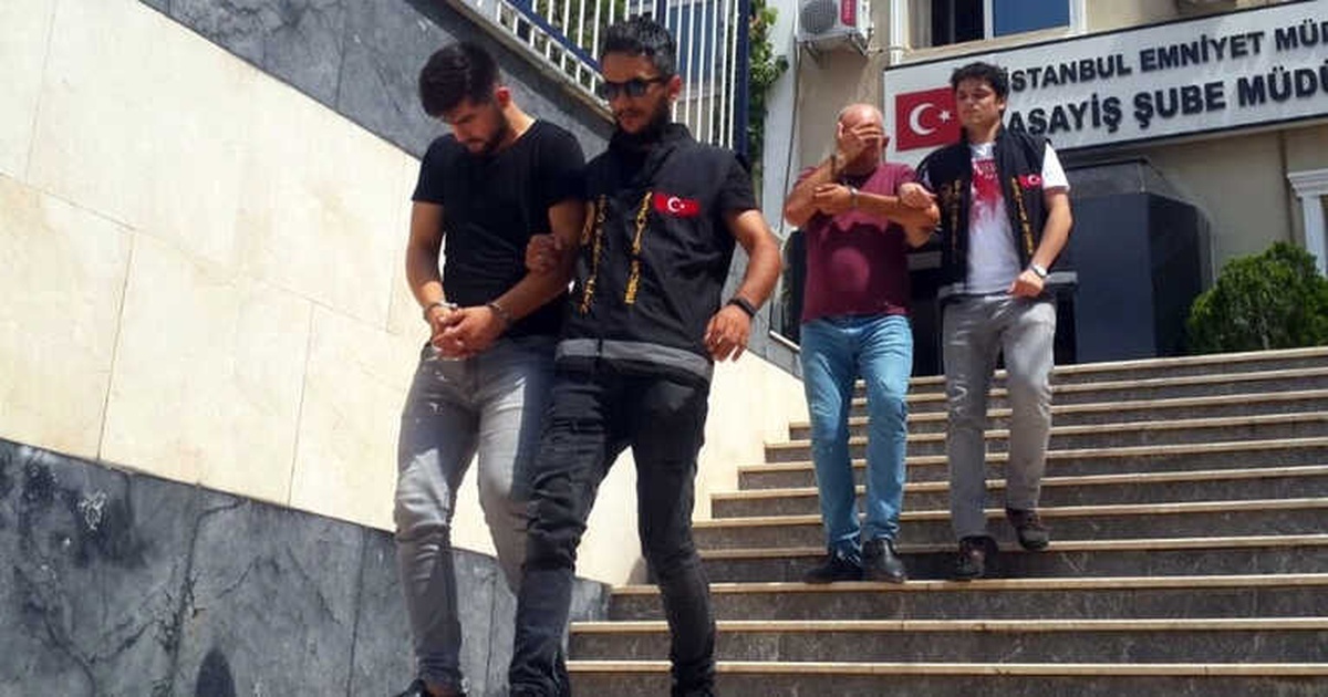Yakalanan Oto Hırsızları Adliyeye Sevk Edildi