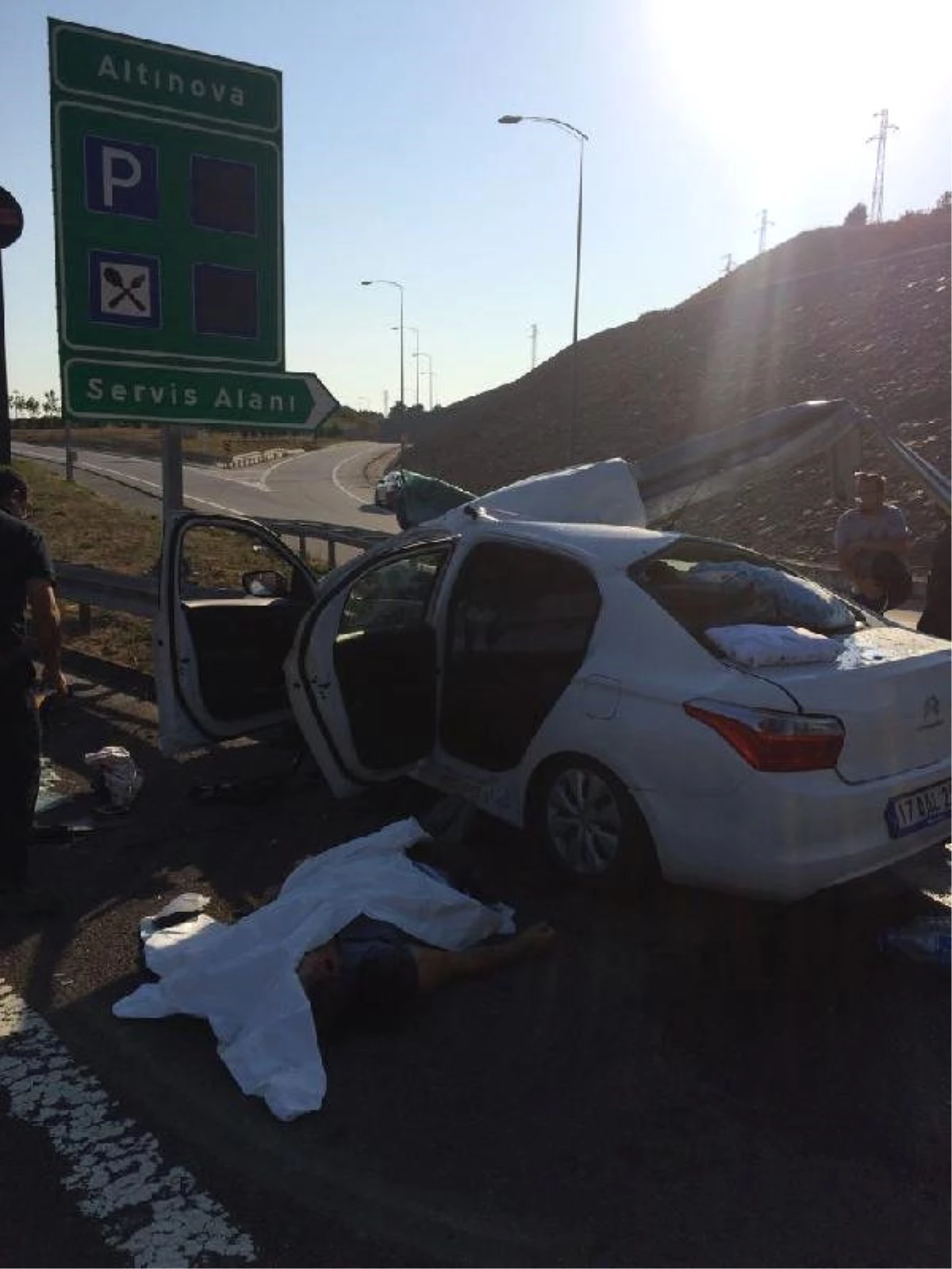 Yalova\'da Trafik Kazası: 3 Ölü,1 Yaralı