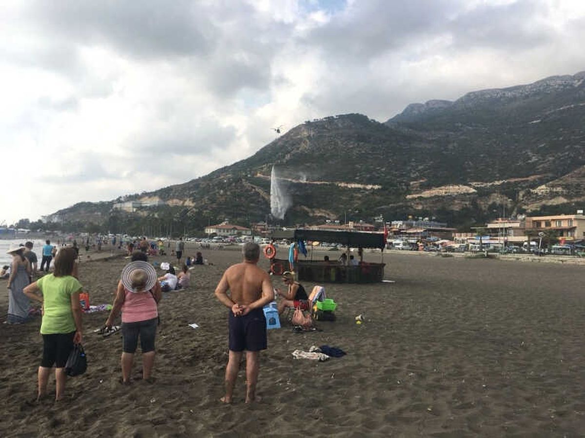 Yangın Deniz Keyfini Bozmadı