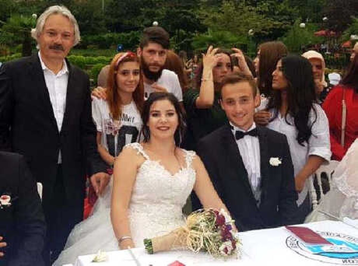 Yetiştirme Yurdu Aşkı Evliliğe Dönüştü