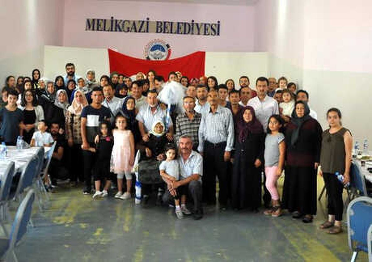 Yıllardır Birbirinden Uzak Olan Aileler Etkinlikte Bir Araya Geldi