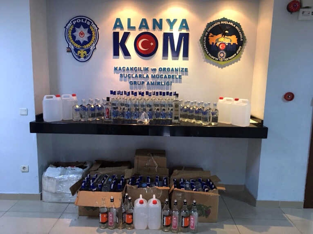 Alanya\'da 359 Litre Kaçak İçki Ele Geçirildi