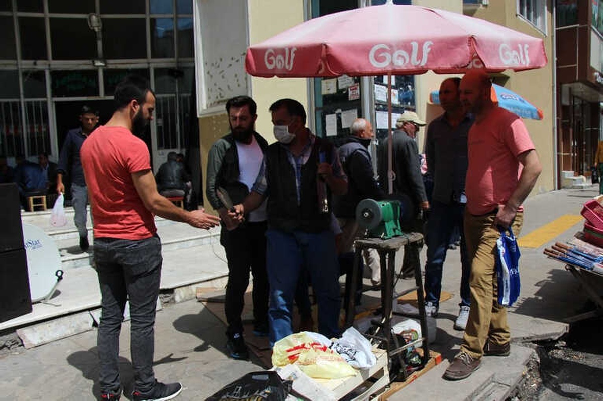 Ardahan\'da Kurban Bayramı Öncesi Bıçaklar Bilendi