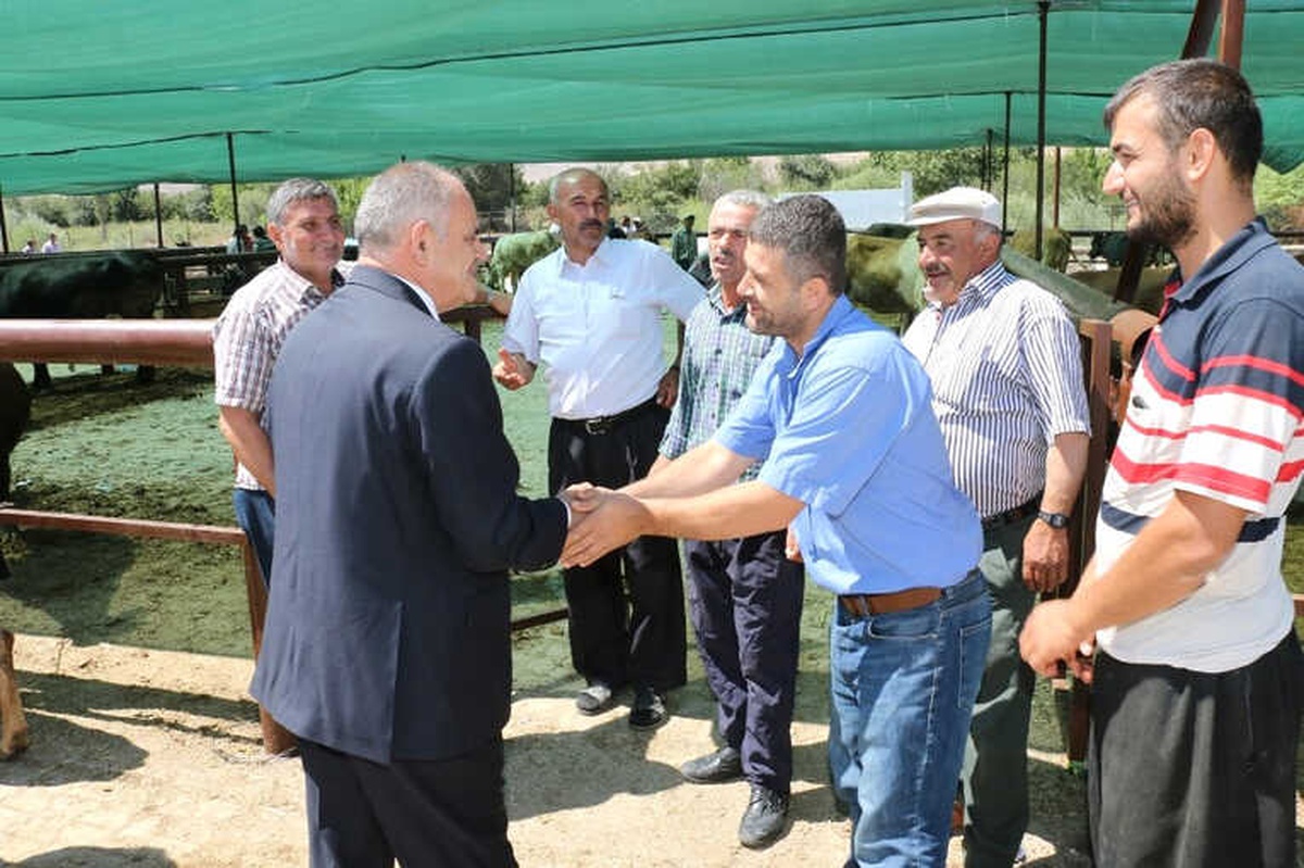 Başkan Öztürk Kurban Pazarını Ziyaret Etti