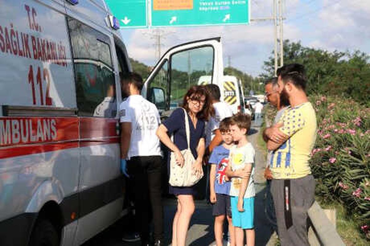 Boş Yolda Yarışan Sürücülerden Biri Kaza Yaptı