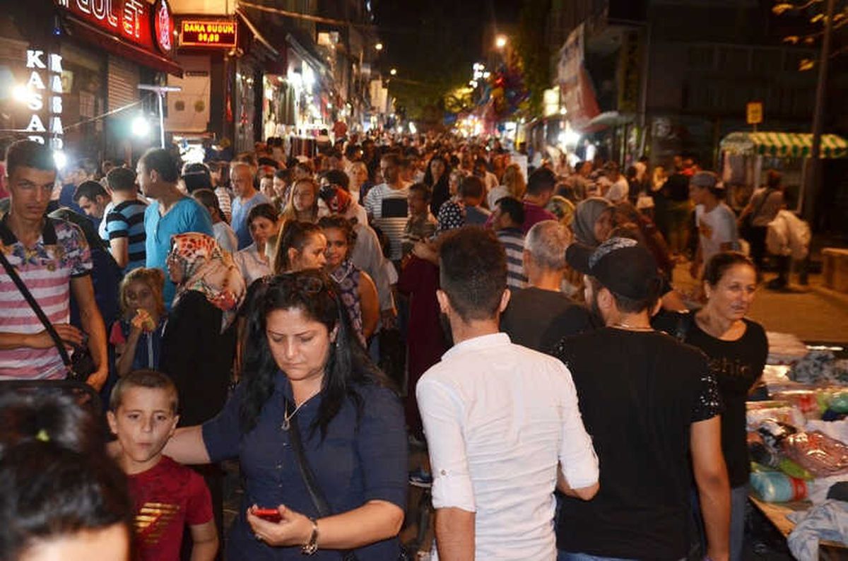 Bursa\'da Bayram Alışverişinde Adım Atacak Yer Kalmadı