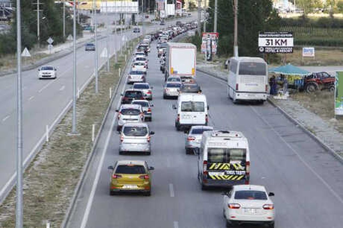 Çankırı\'da D-100 Karayolu\'nda Trafikte Yoğunluk