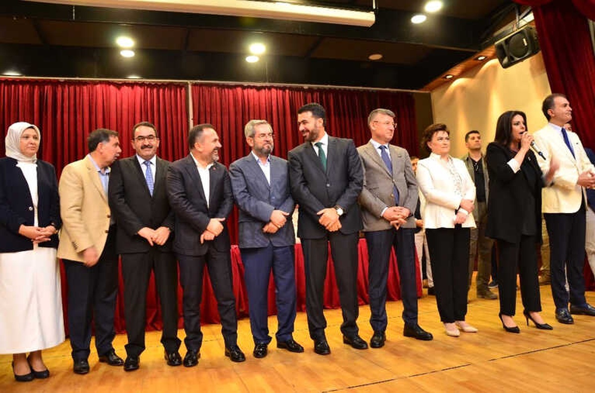 Çelik: "Ak Parti Kongreleri Türk Siyasi Hayatının Dönüm Noktalarıdır"