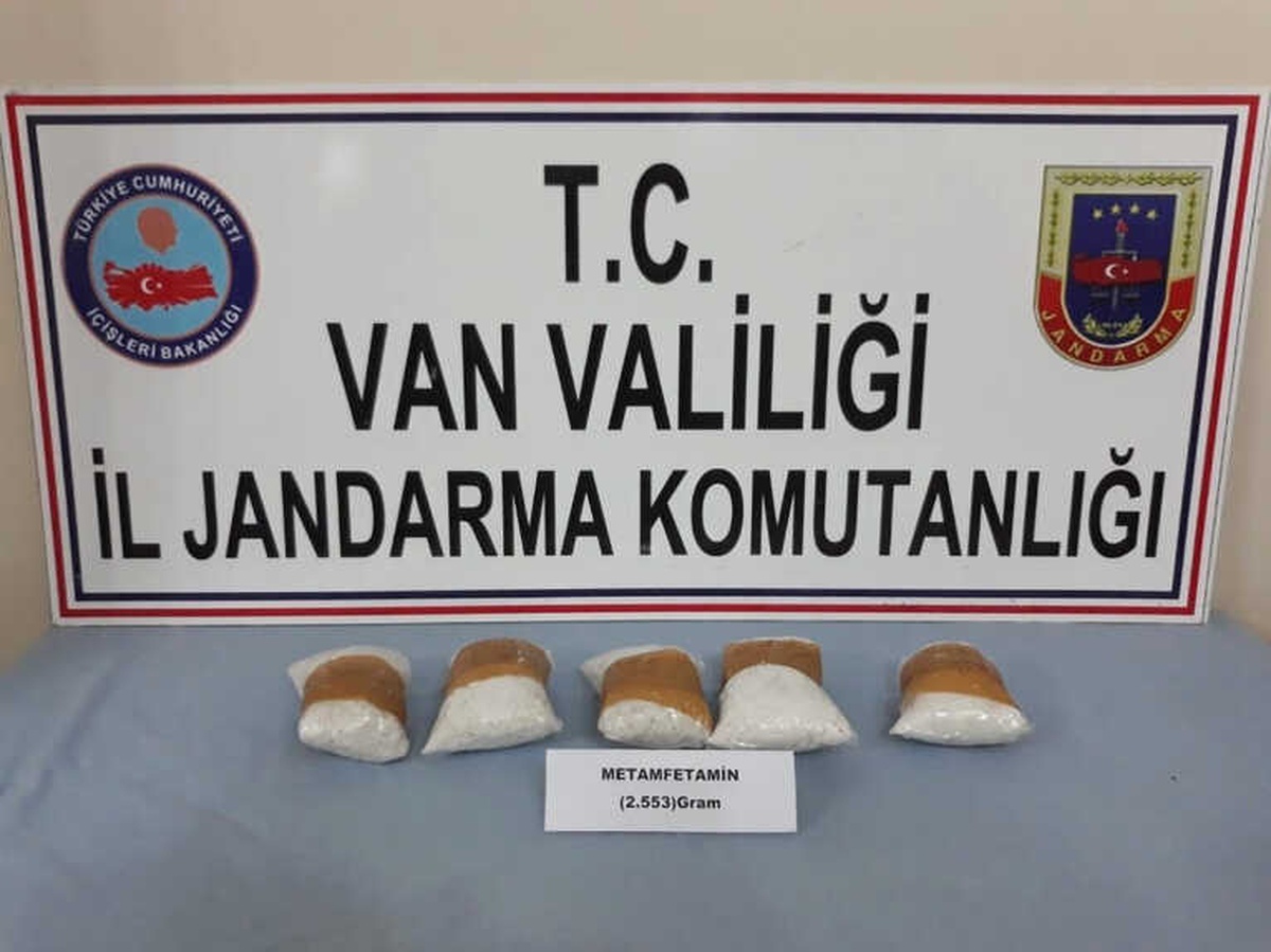 Jandarma Araziye Atılmış Çuvalda 2 Kilo 553 Gram Metamfetamin Ele Geçirdi