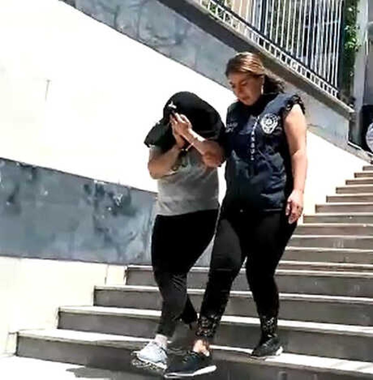 Kameradaki Kadın Hırsız Yakalandı