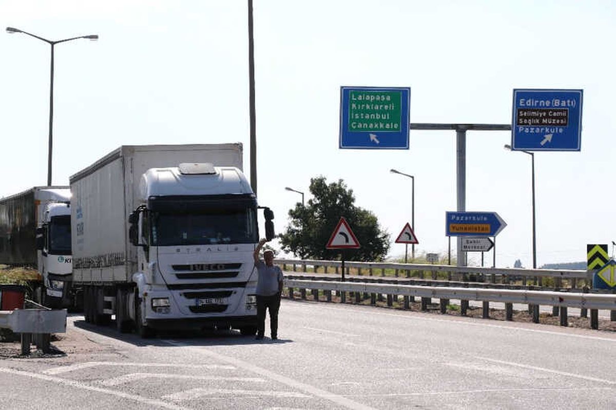 Kapıkule\'de \'Çile\' Kuyruğu 20 Kilometre