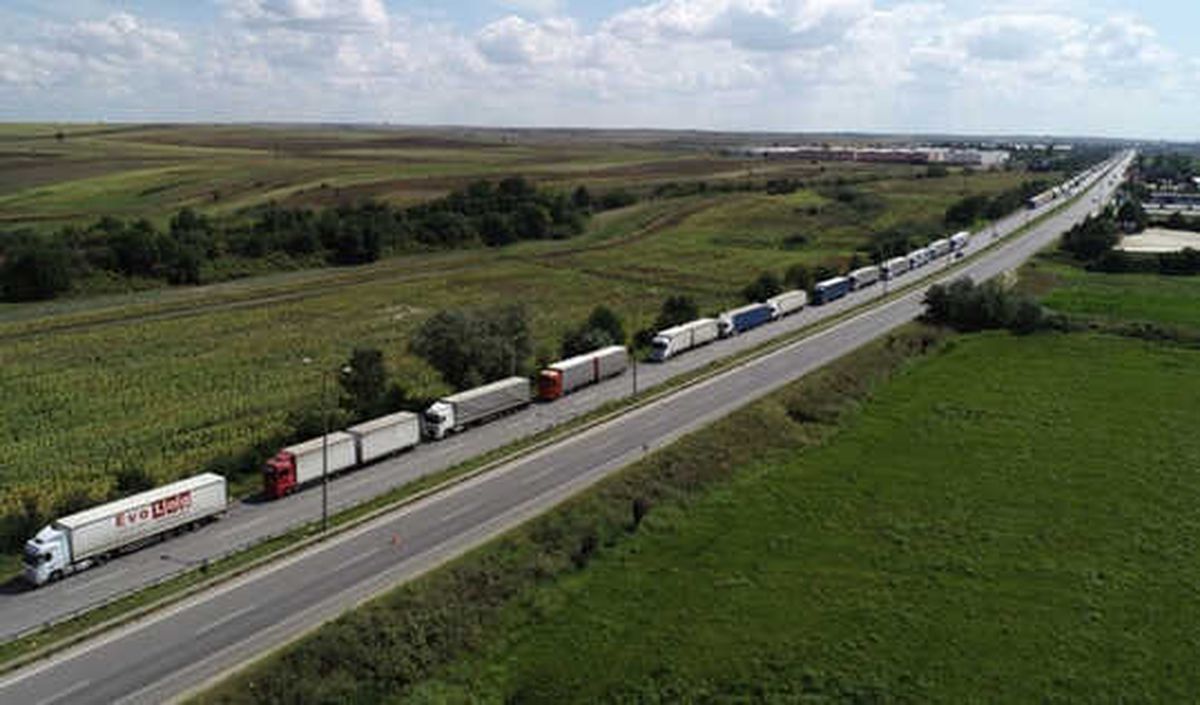 Kapıkule\'de Kuyruk 15 Kilometreyi Buldu