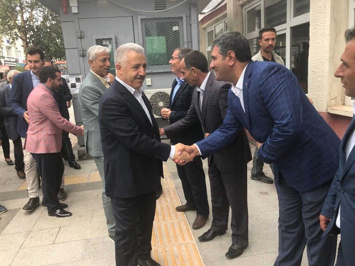 Kars\'ta İlk Bayramlaşma Töreni AK Parti\'de Yapıldı